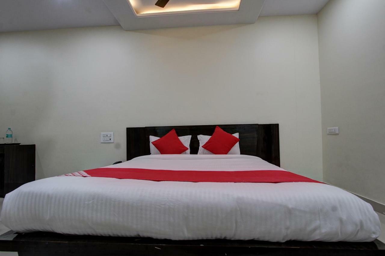 Collection O 38566 Mk Hotel And Lodge Gulbarga Eksteriør billede